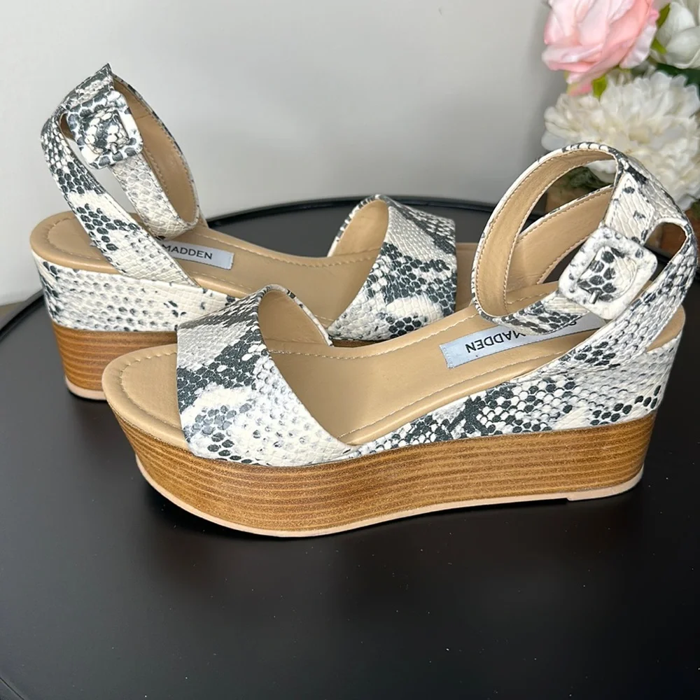 Steve Madden Zilya Sandal - Picture 2 of 8